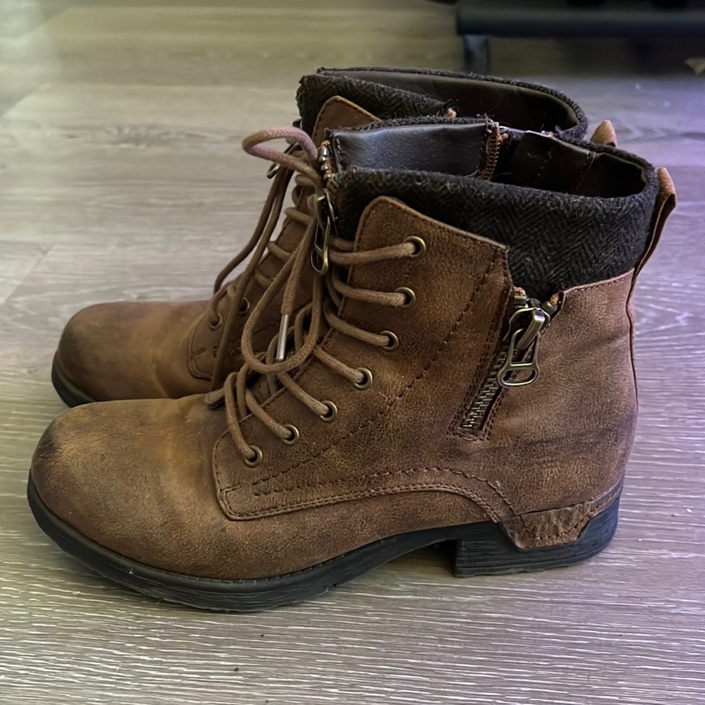 White mountain hiking boots 7.5